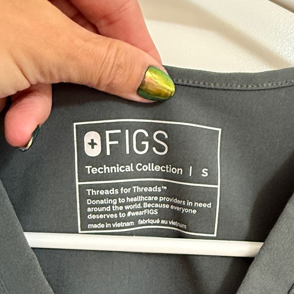 Figs Women's Gray V-Neck Short Sleeve Top - Picture 2 of 3